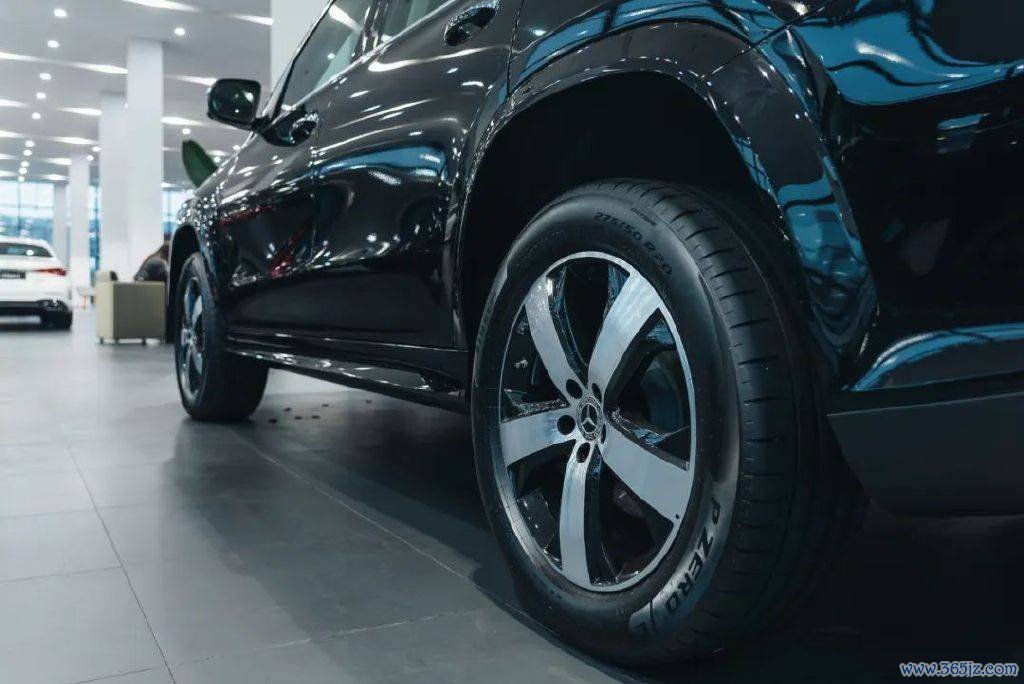 什么样的成皆有钱东谈主，会在2024年买一台飞奔GLS SUV？