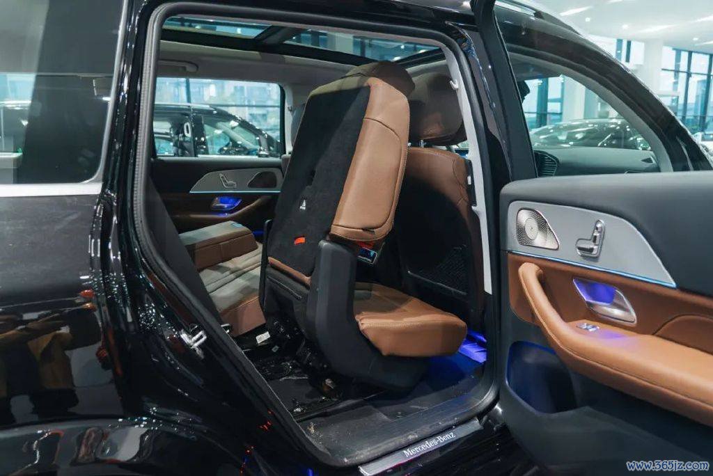 什么样的成皆有钱东谈主，会在2024年买一台飞奔GLS SUV？