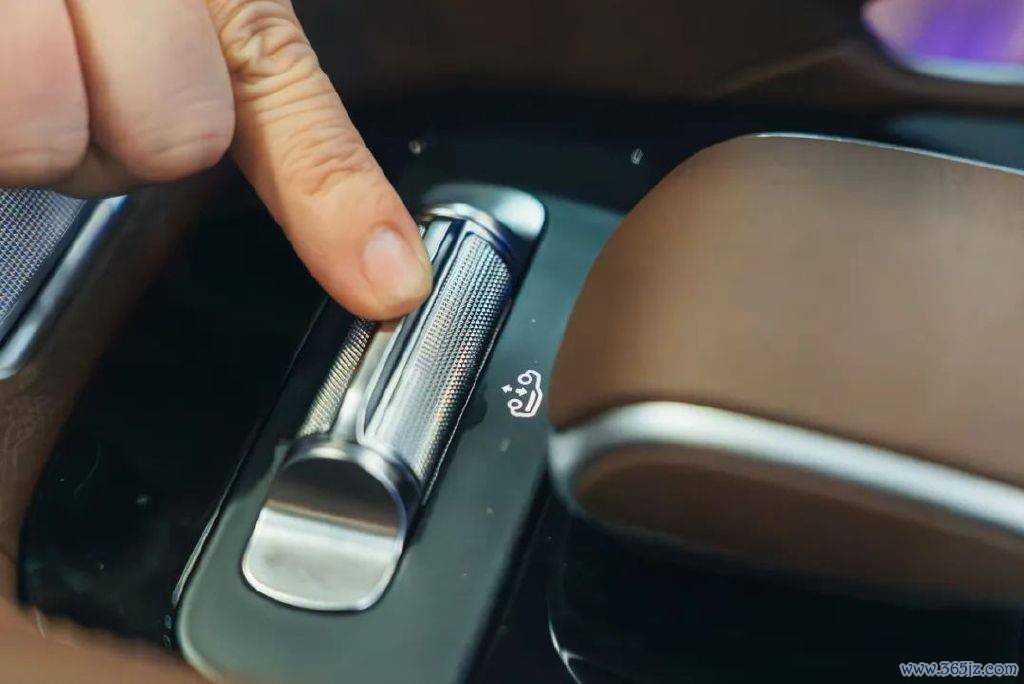 什么样的成皆有钱东谈主，会在2024年买一台飞奔GLS SUV？