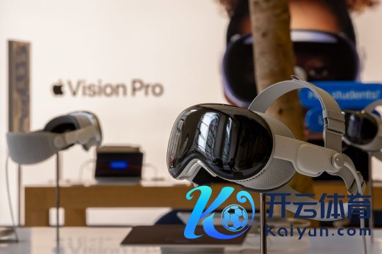  苹果零卖店展示的Vision Pro